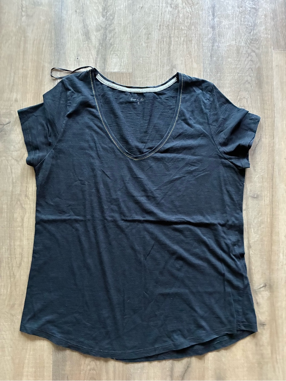 Casual V-Neck Short Sleeve Tee in Black